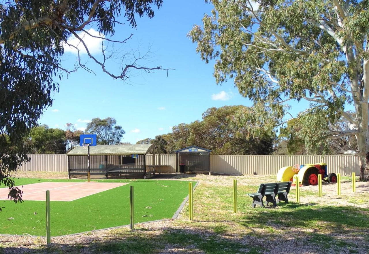 במוטל Port Moonta Moonta Bay Cabins מראה חיצוני תמונה