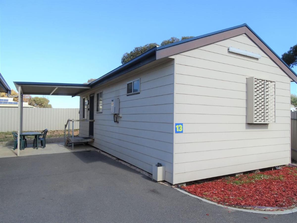 במוטל Port Moonta Moonta Bay Cabins מראה חיצוני תמונה